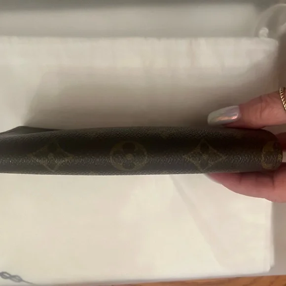 Louis Vuitton Soft Sunglasses Case - Picture 6 of 12